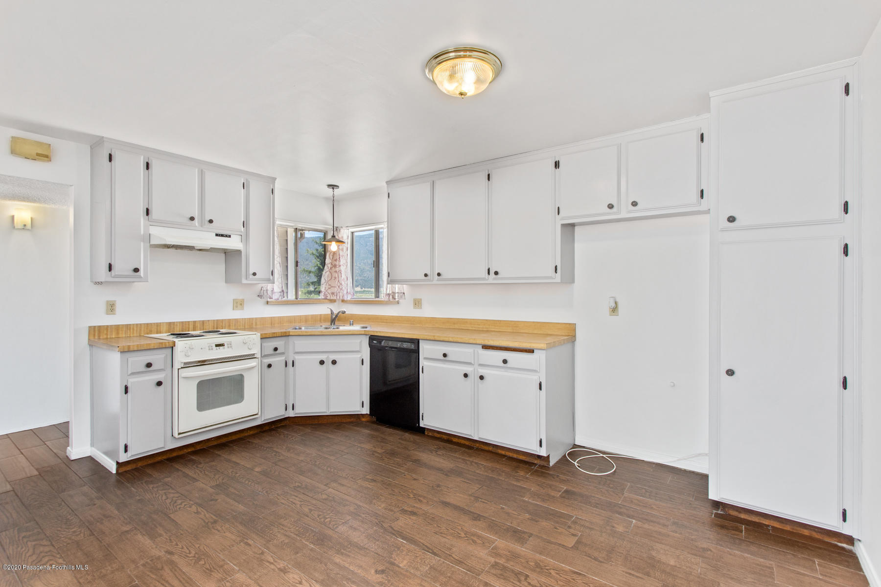 21508 Walker Basin Road Caliente, CA 93518 - Photo 5 of 17 Kitchen