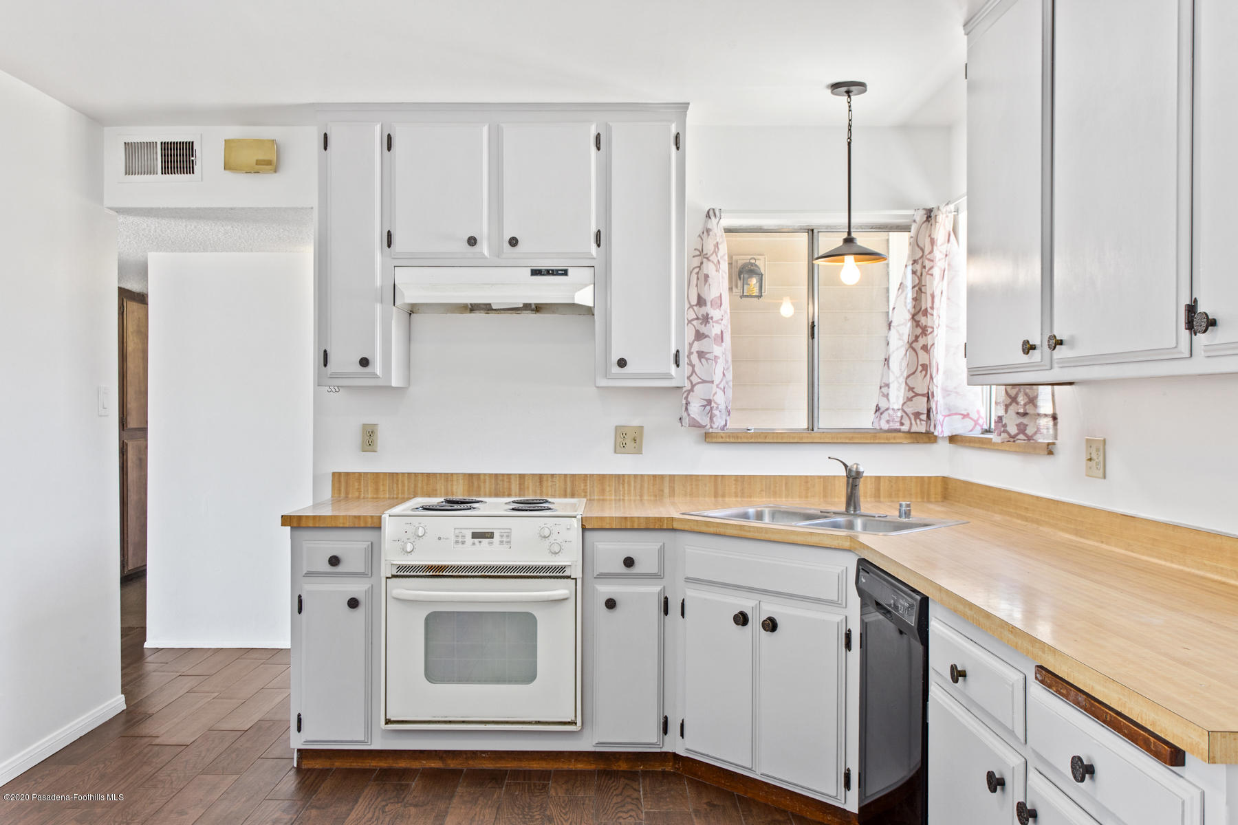 21508 Walker Basin Road Caliente, CA 93518 - Photo 6 of 17 Lots of Cupboards