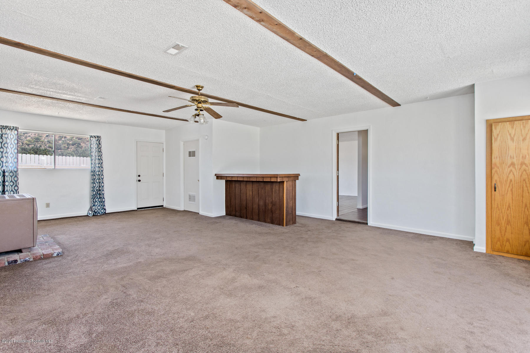 21508 Walker Basin Road Caliente, CA 93518 - Photo 7 of 17 Home Office orFamily Room with Bar
