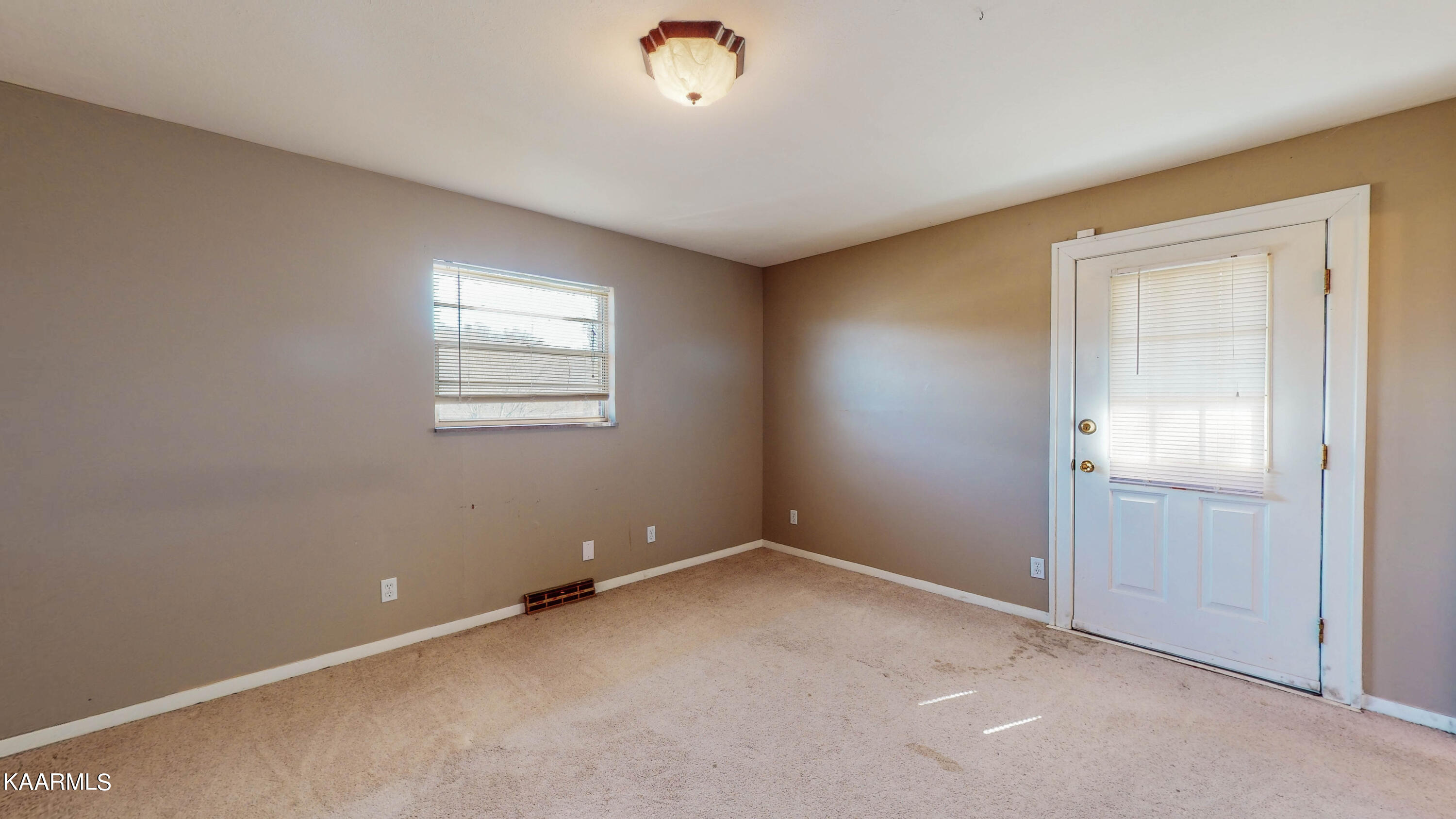 208 Elm Street Clinton, TN 37716 - Photo 16 of 24 208-Elm-St-03282023_112802