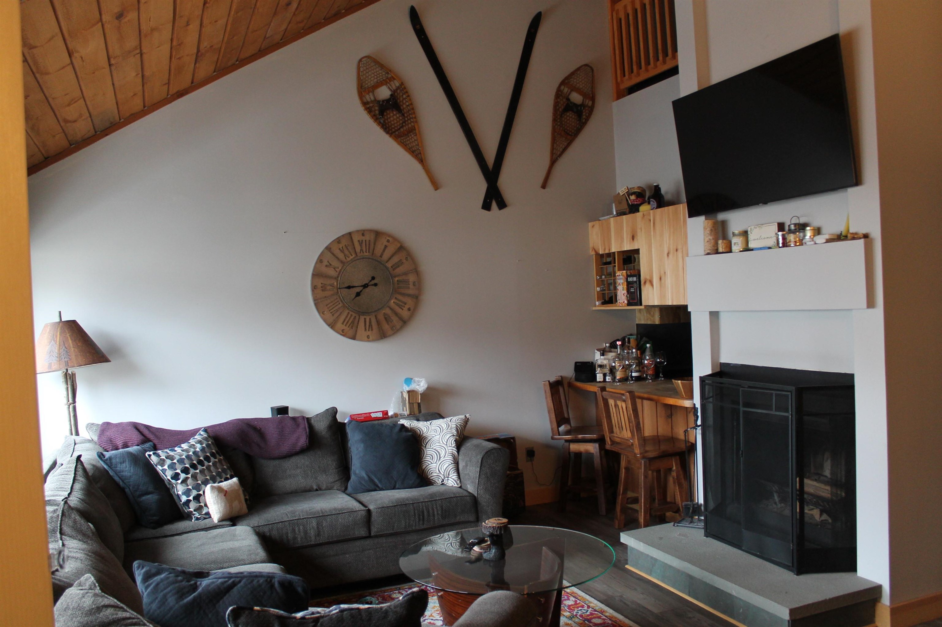 41 Whaleback Road, Unit 4 Lincoln, NH 03251 - Photo 3 of 40