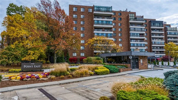 $339,000 | 27500 Cedar Road, Unit 605, Beachwood, OH 44122