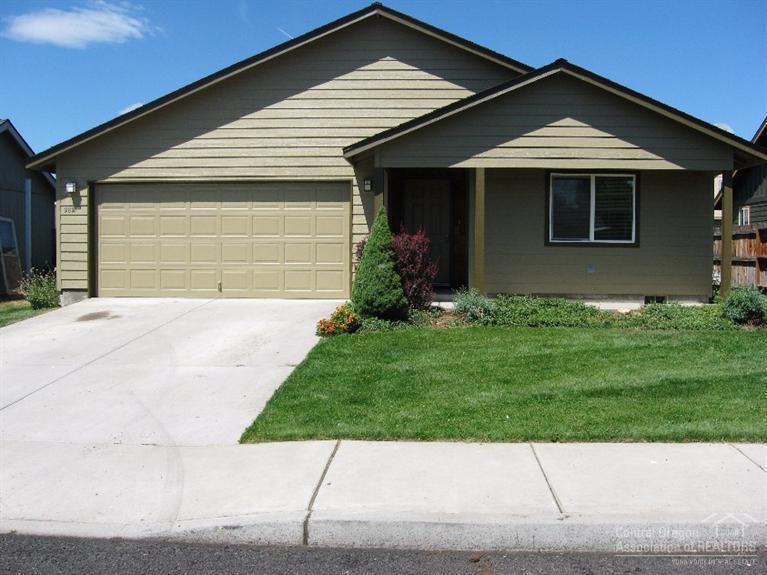 2821 Southwest Peridot Avenue Redmond, OR 97756 - Photo 1 of 17 Primary Photo