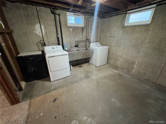 a view of a back yard of the house