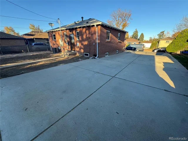 $2,700 | 2189 South Xavier Street, Denver, CO 80219