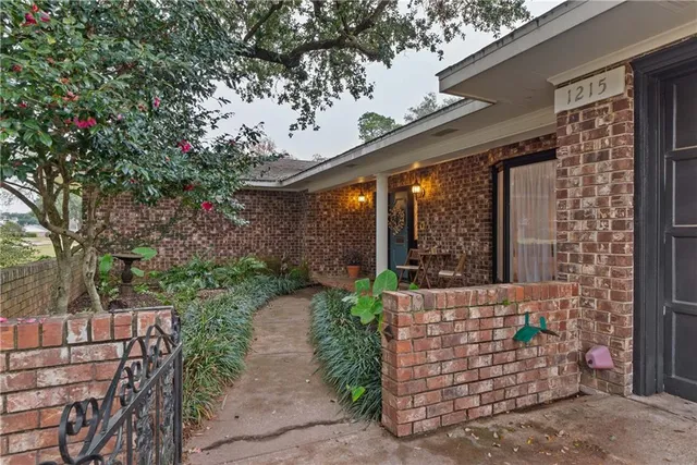 $292,500 | 1215 Canterbury Drive, Alexandria, LA 71303