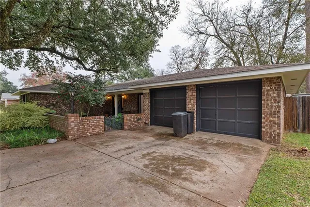 $292,500 | 1215 Canterbury Drive, Alexandria, LA 71303