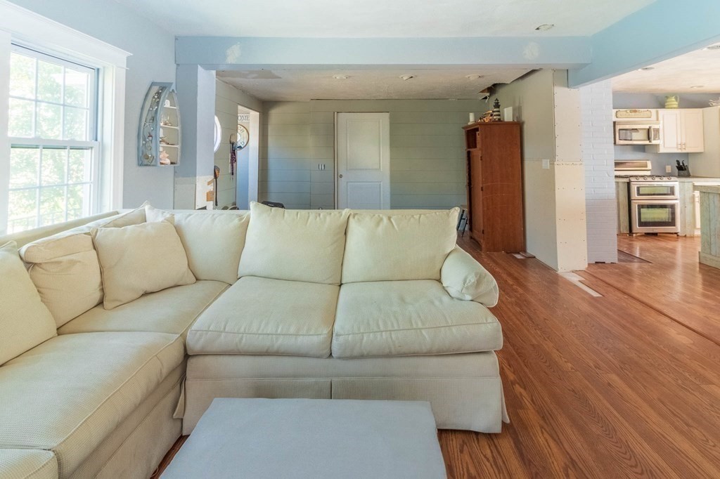 31 Hampton Circle Hull, MA 02045 - Photo 7 of 38