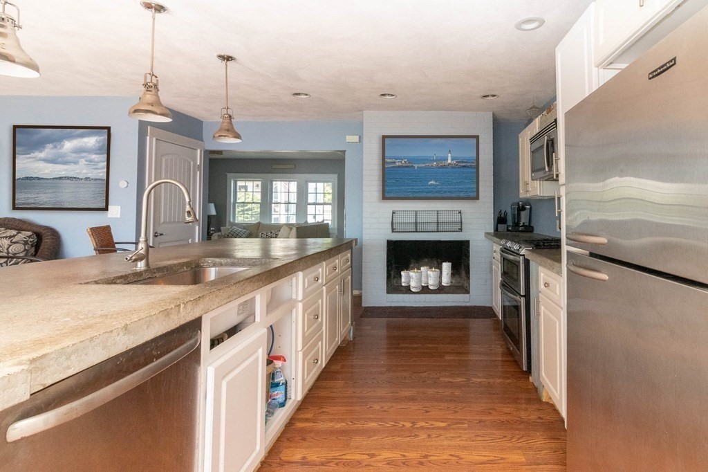 31 Hampton Circle Hull, MA 02045 - Photo 10 of 38