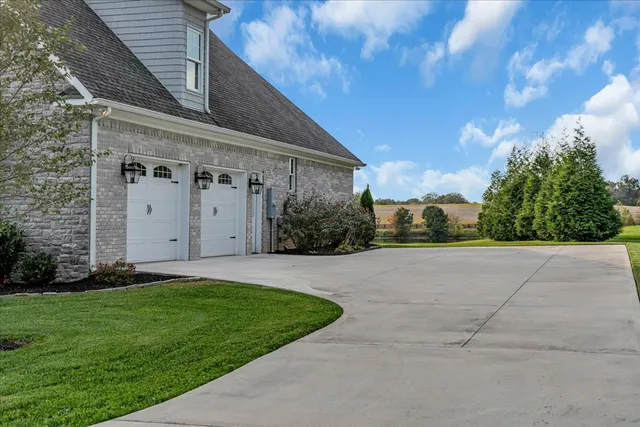 $999,900 | 363 Waterford Drive, Manchester, TN 37355