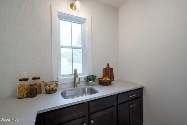 $769,000 | 1613 Best Road, North Greenbush, NY 12144