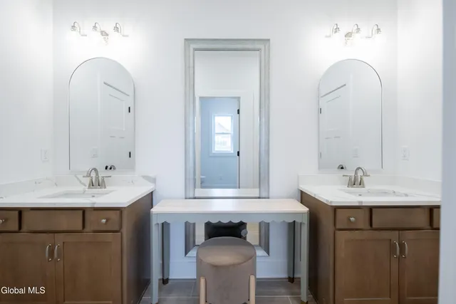 $769,000 | 1613 Best Road, North Greenbush, NY 12144