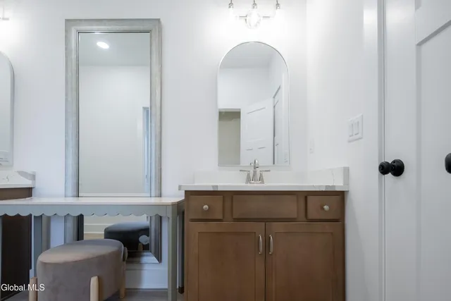 $769,000 | 1613 Best Road, North Greenbush, NY 12144