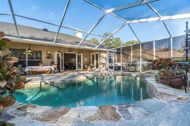 $579,500 | 2807 Commonwealth Avenue, Valrico, FL 33594