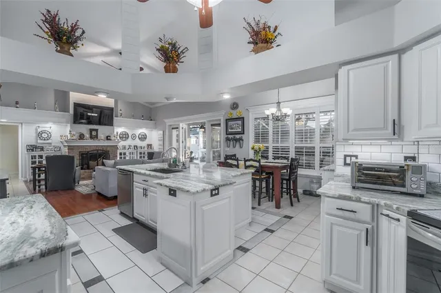 $579,500 | 2807 Commonwealth Avenue, Valrico, FL 33594