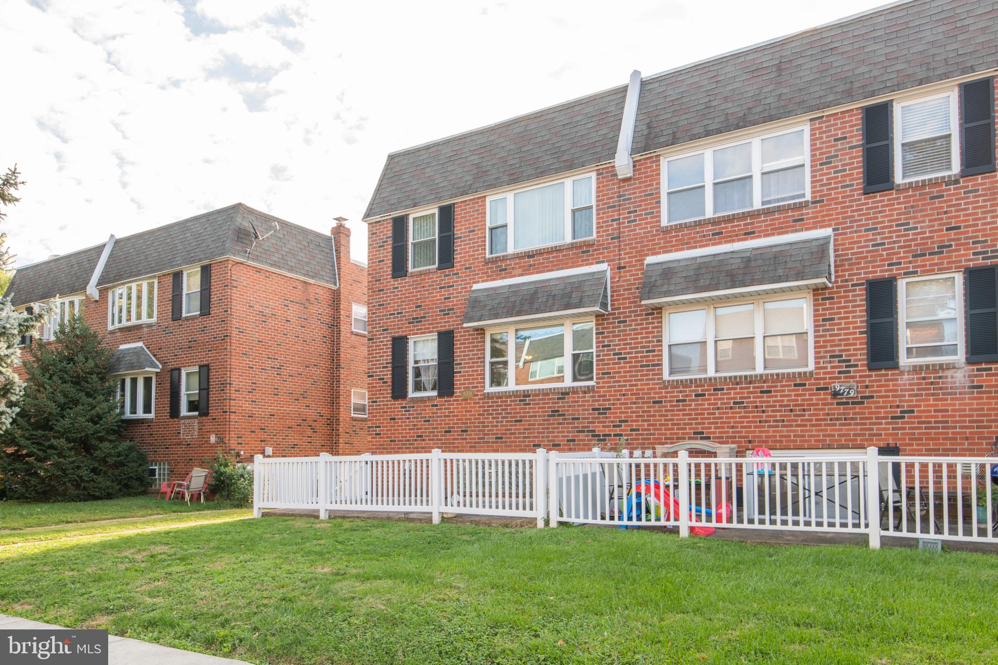 9781 Hilspach Street Philadelphia, PA 19115 - Photo 3 of 40