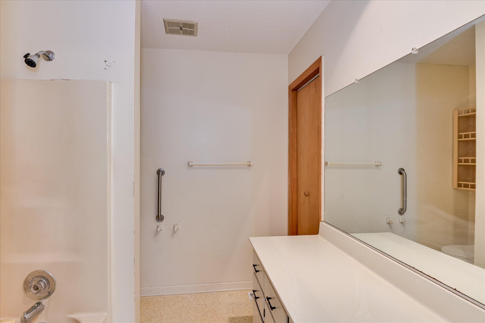 1086 Horseshoe Road Augusta, GA 30906 - Photo 25 of 44 Primary bathroom