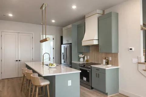 $679,900 | 102 Fairview Court, Nashville, TN 37203