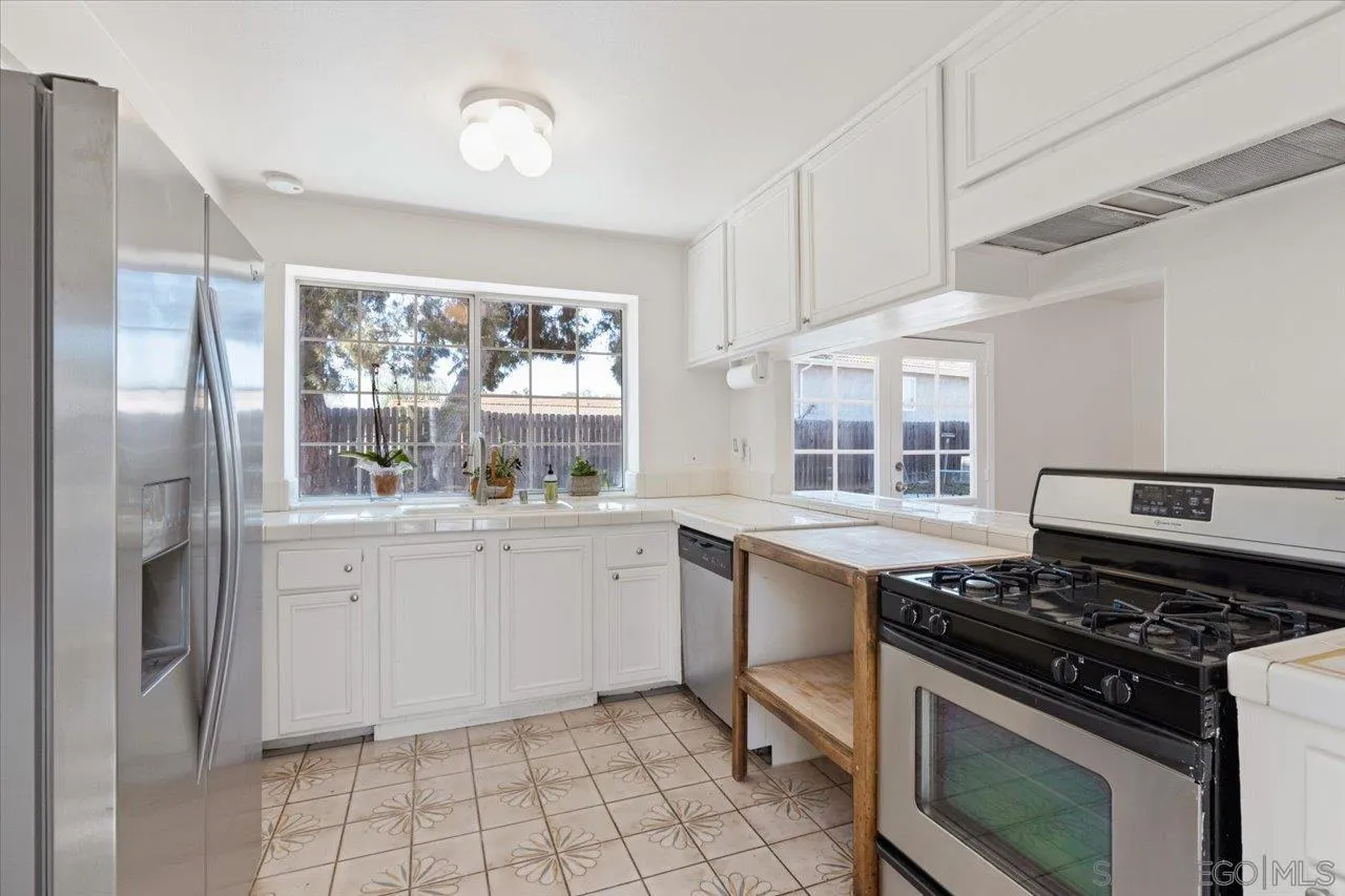 1811 Rock Springs Road San Marcos, CA 92069 - Photo 10 of 35 Gallery Image 10