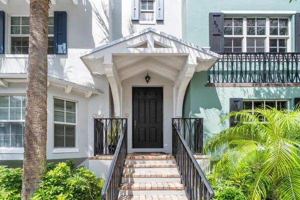 $975,000 | 375 East Mallory Circle, Delray Beach, FL 33483