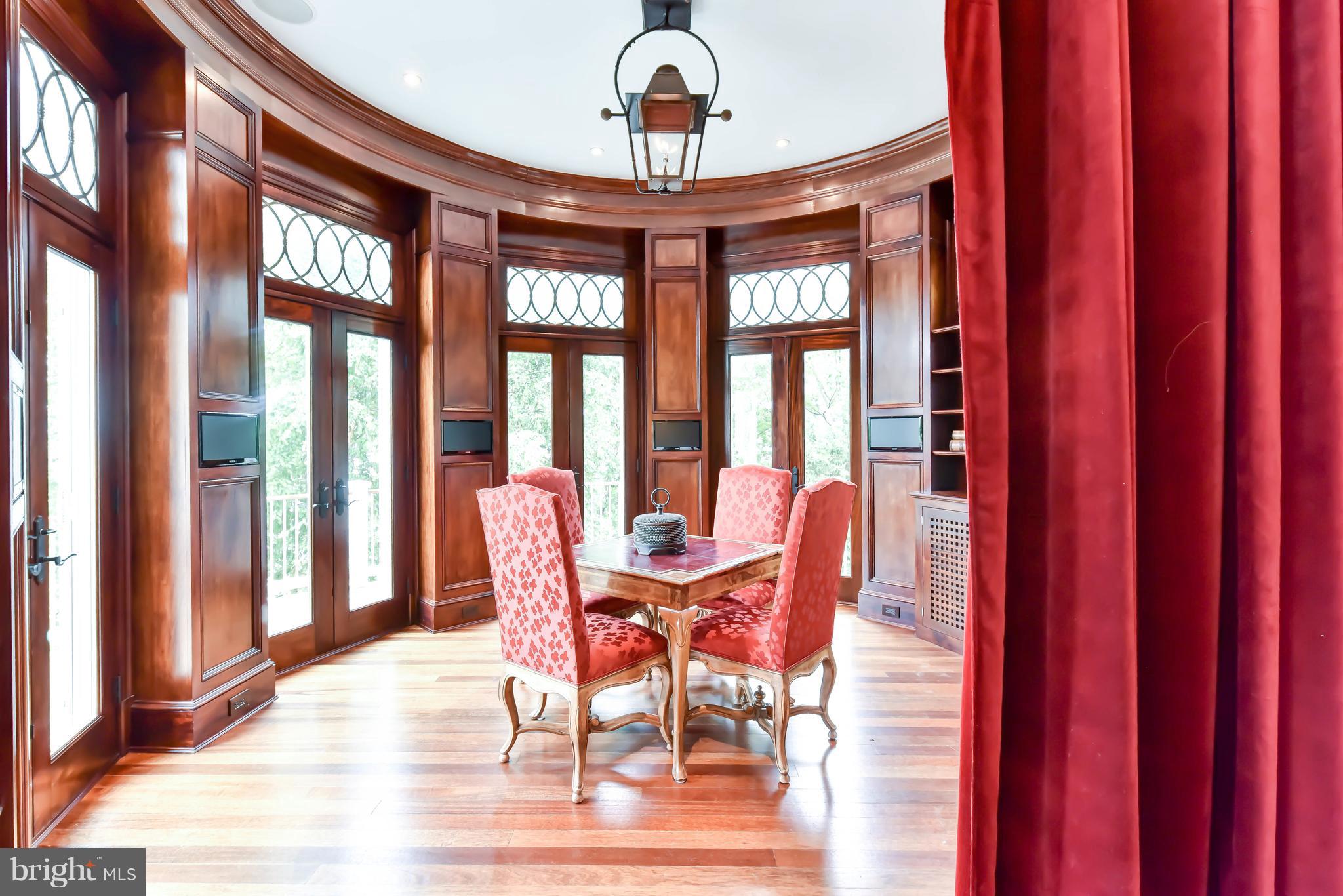 7615 Southdown Road Alexandria, VA 22308 - Photo 18 of 80 Library with private entrance, gas lighting