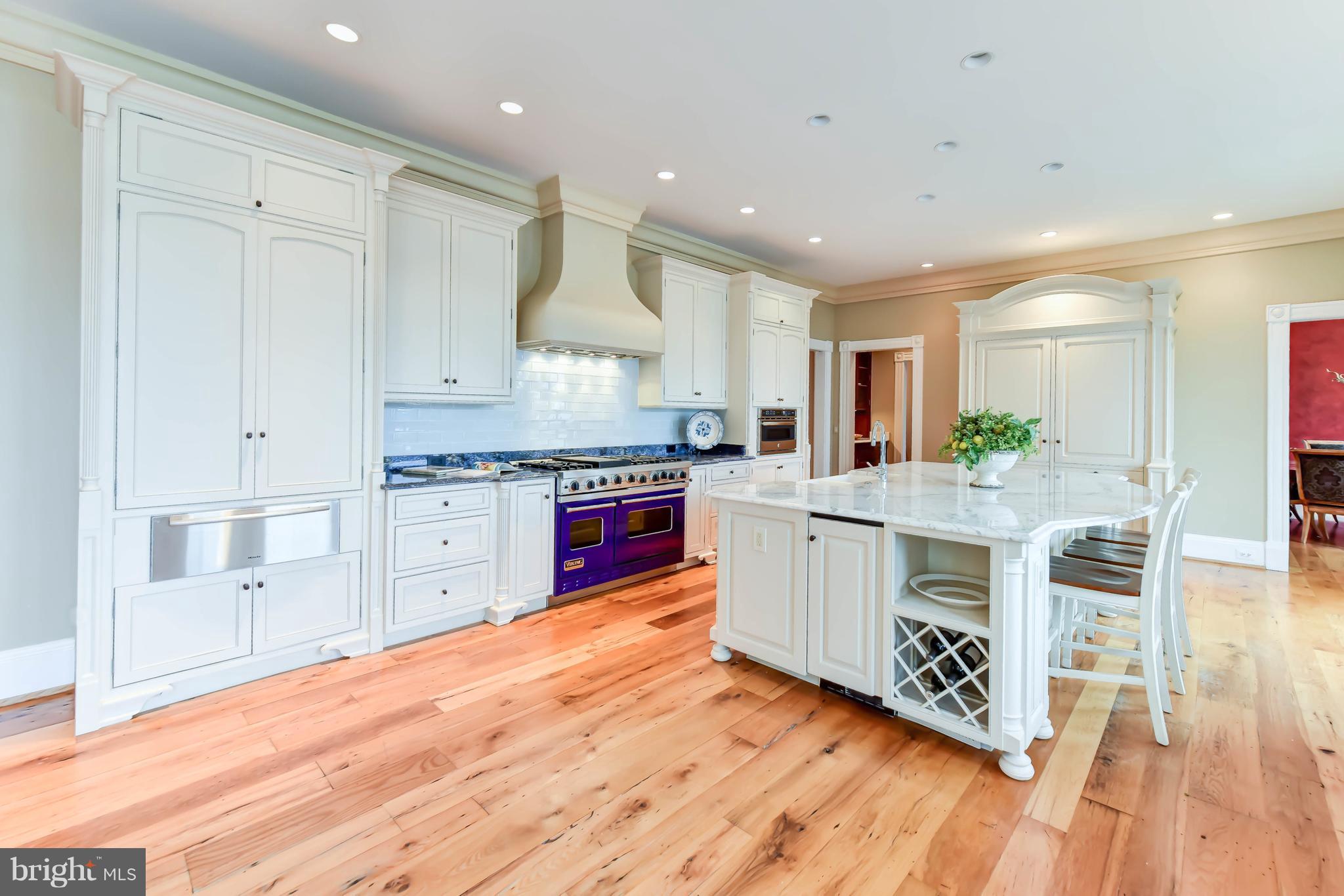 7615 Southdown Road Alexandria, VA 22308 - Photo 29 of 80 Wolf 6 burner stove with oversized Marble island