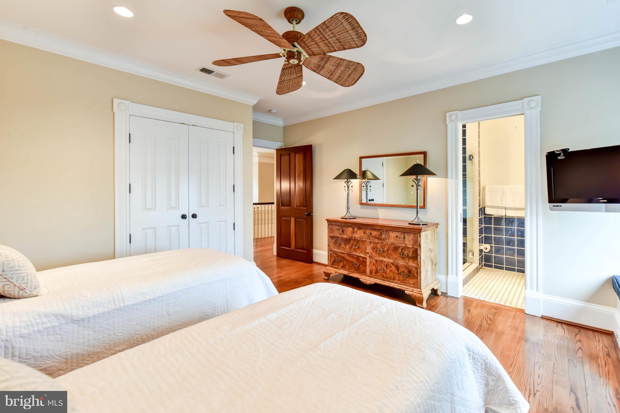 7615 Southdown Road Alexandria, VA 22308 - Photo 52 of 80 Bedrom# 5 en suite