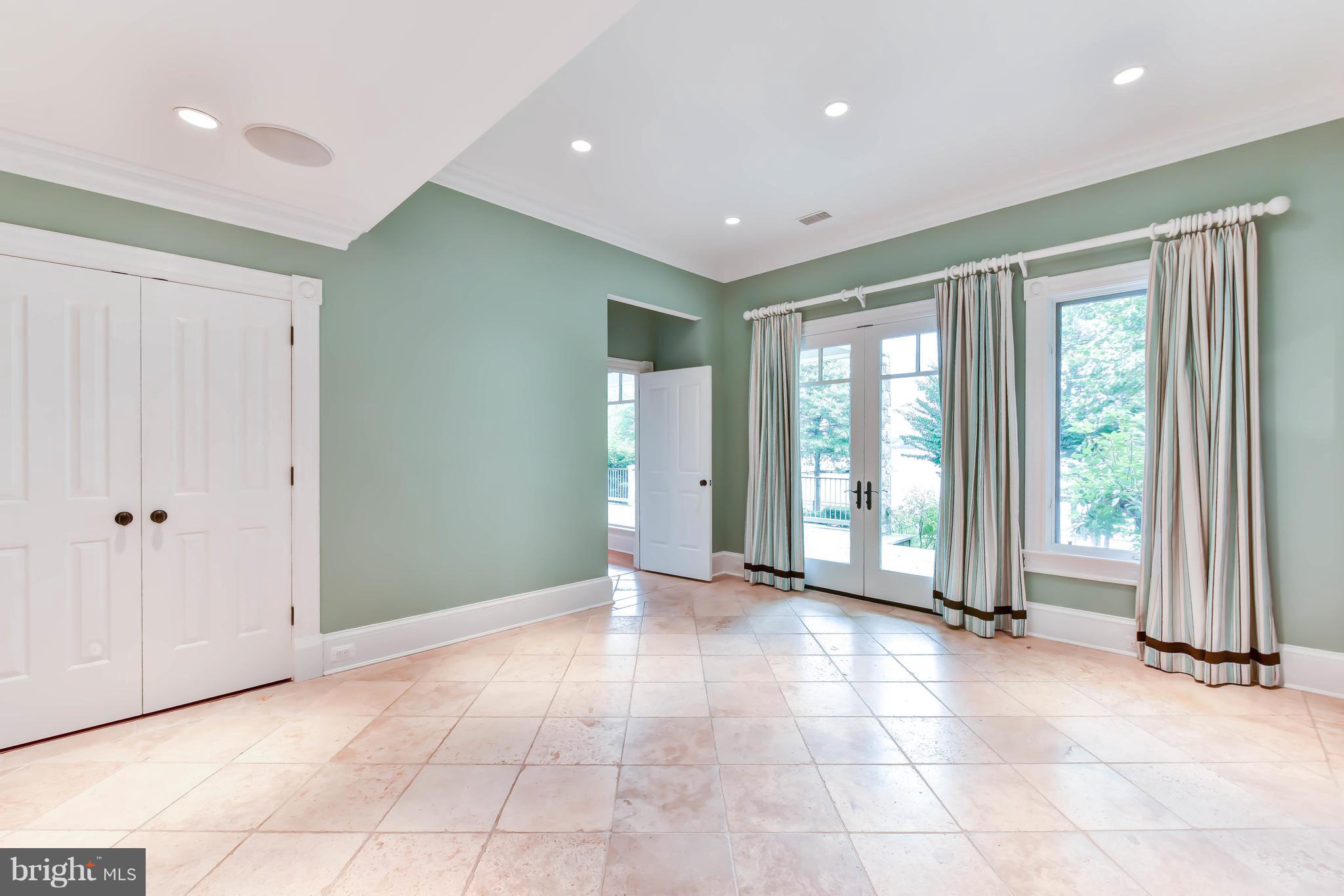 7615 Southdown Road Alexandria, VA 22308 - Photo 66 of 80 Lower Level Guest Suite-view of closets, river