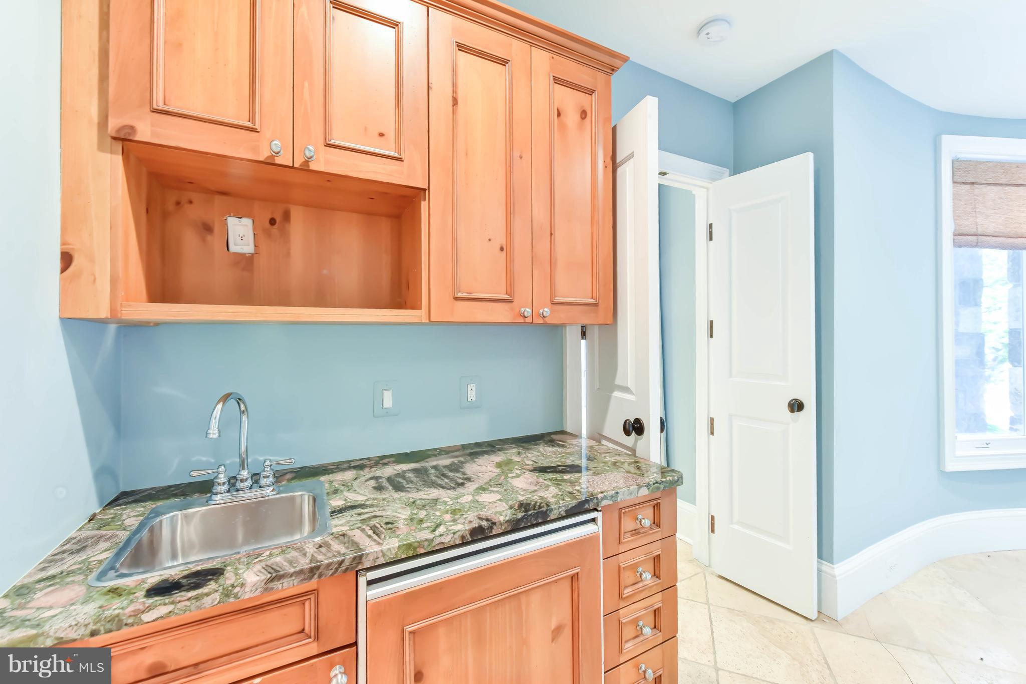 7615 Southdown Road Alexandria, VA 22308 - Photo 69 of 80 Lower Level Guest Suite Wet Bar