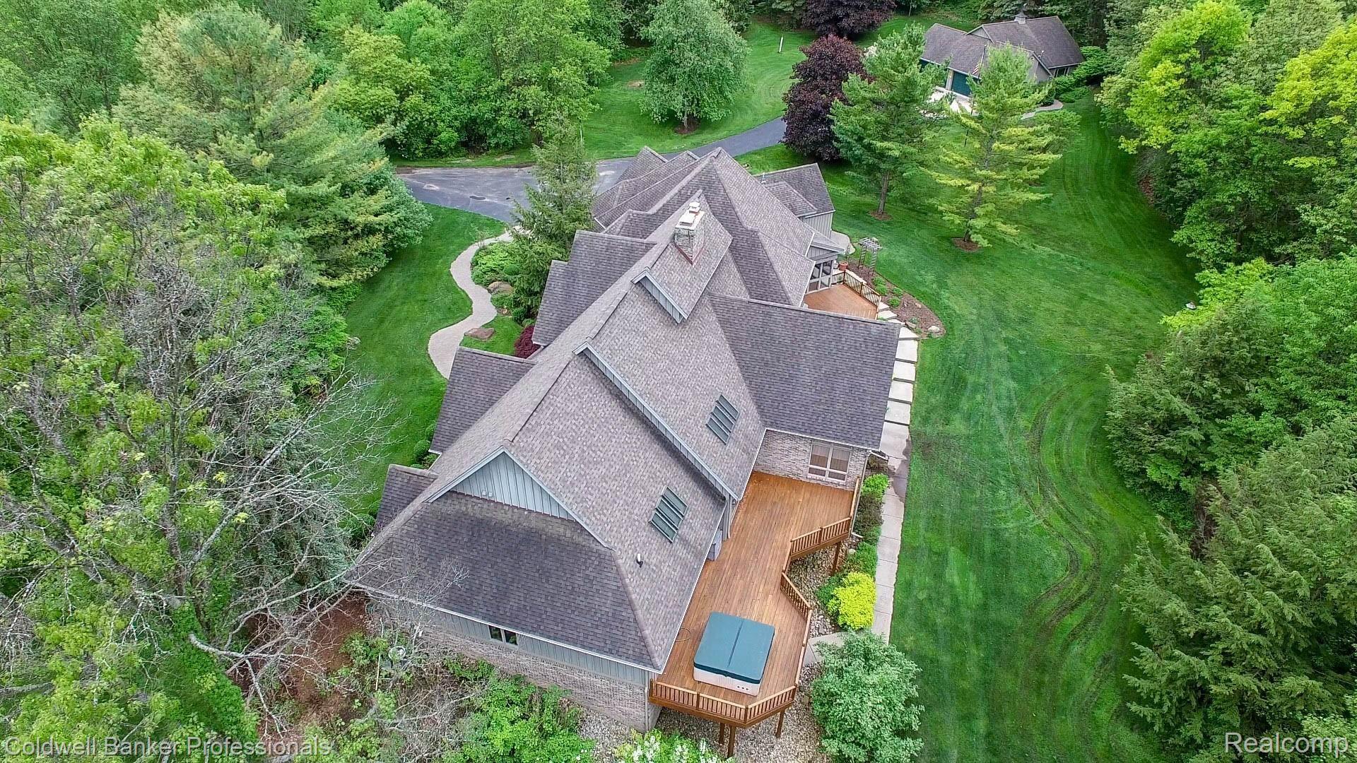 9275 Fox Hollow Road Clarkston, MI 48348 - Photo 8 of 68 9275 Fox Hollow Aerial of Rear of home and detached garage.jpg
