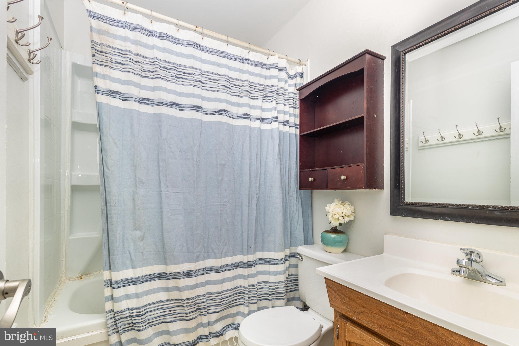 9406 Fletchers Chapel Road King George, VA 22485 - Photo 17 of 29 Hallway Bathroom