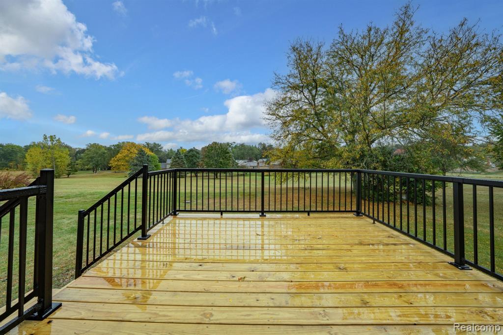 309 Coldiron Drive Rochester Hills, MI 48307 - Photo 2 of 35