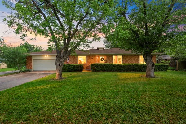 $264,900 | 706 West Denison Drive, Robinson, TX 76706