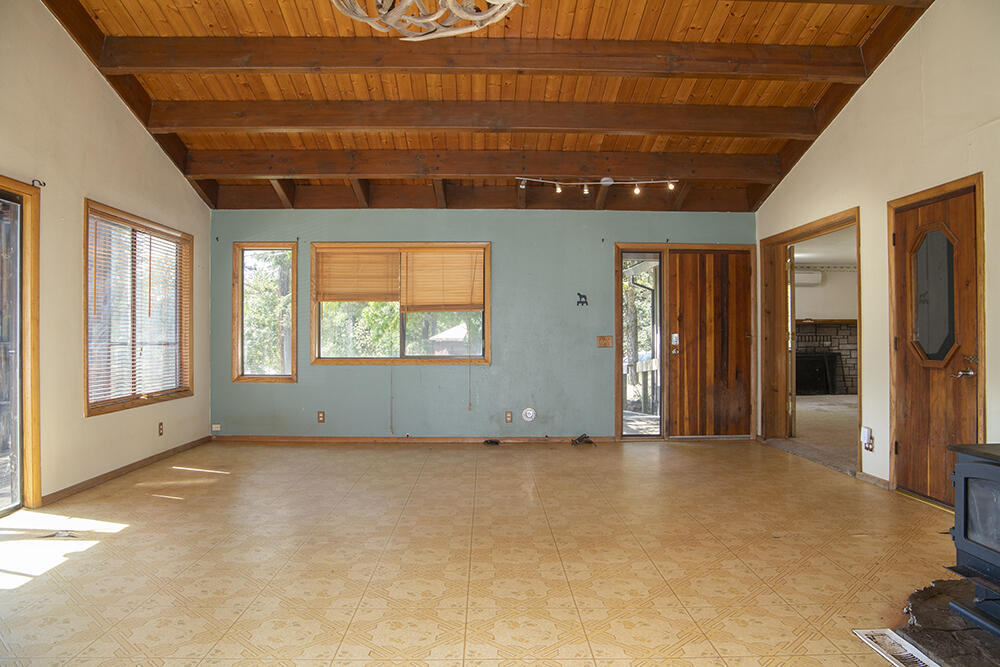 6016-6110 West Side Road Cave Junction, OR 97523 - Photo 20 of 67 11 Inside House3