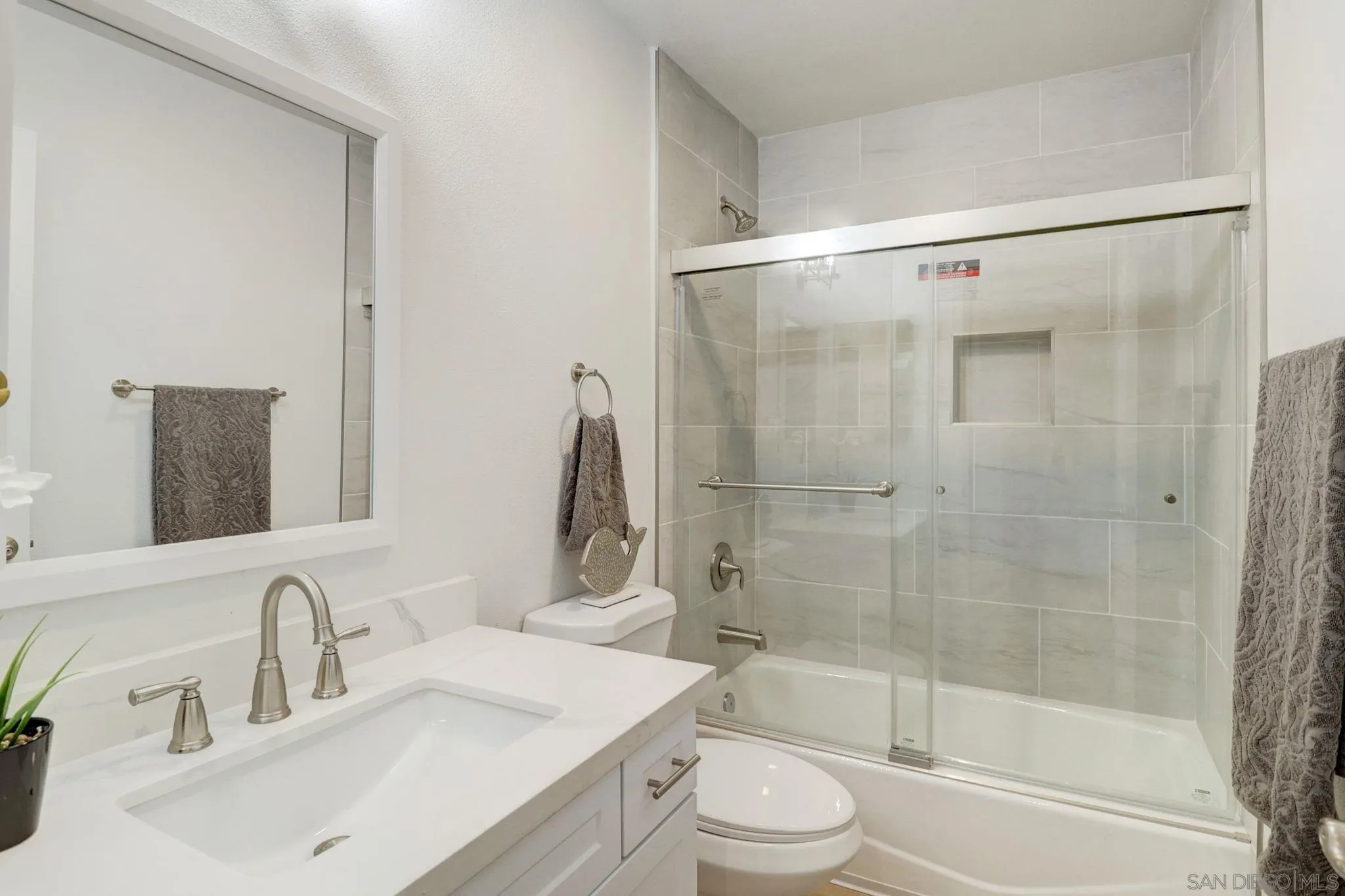 8660 Via Mallorca, Unit B La Jolla, CA 92037 - Photo 14 of 27 a bathroom with a sink mirror toilet and bathtub