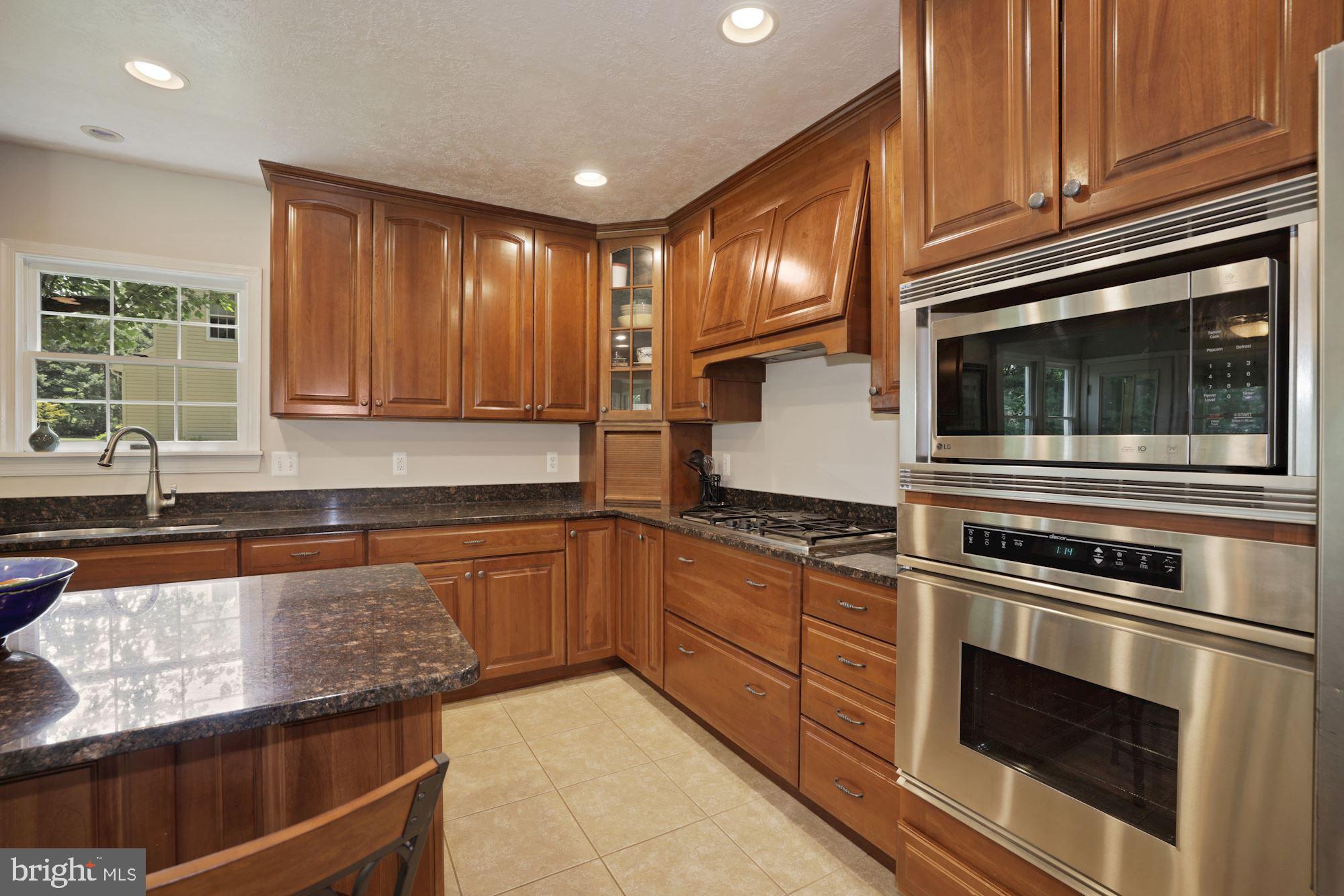 2649 Five Oaks Road Vienna, VA 22181 - Photo 12 of 46 Eat-In Kitchen