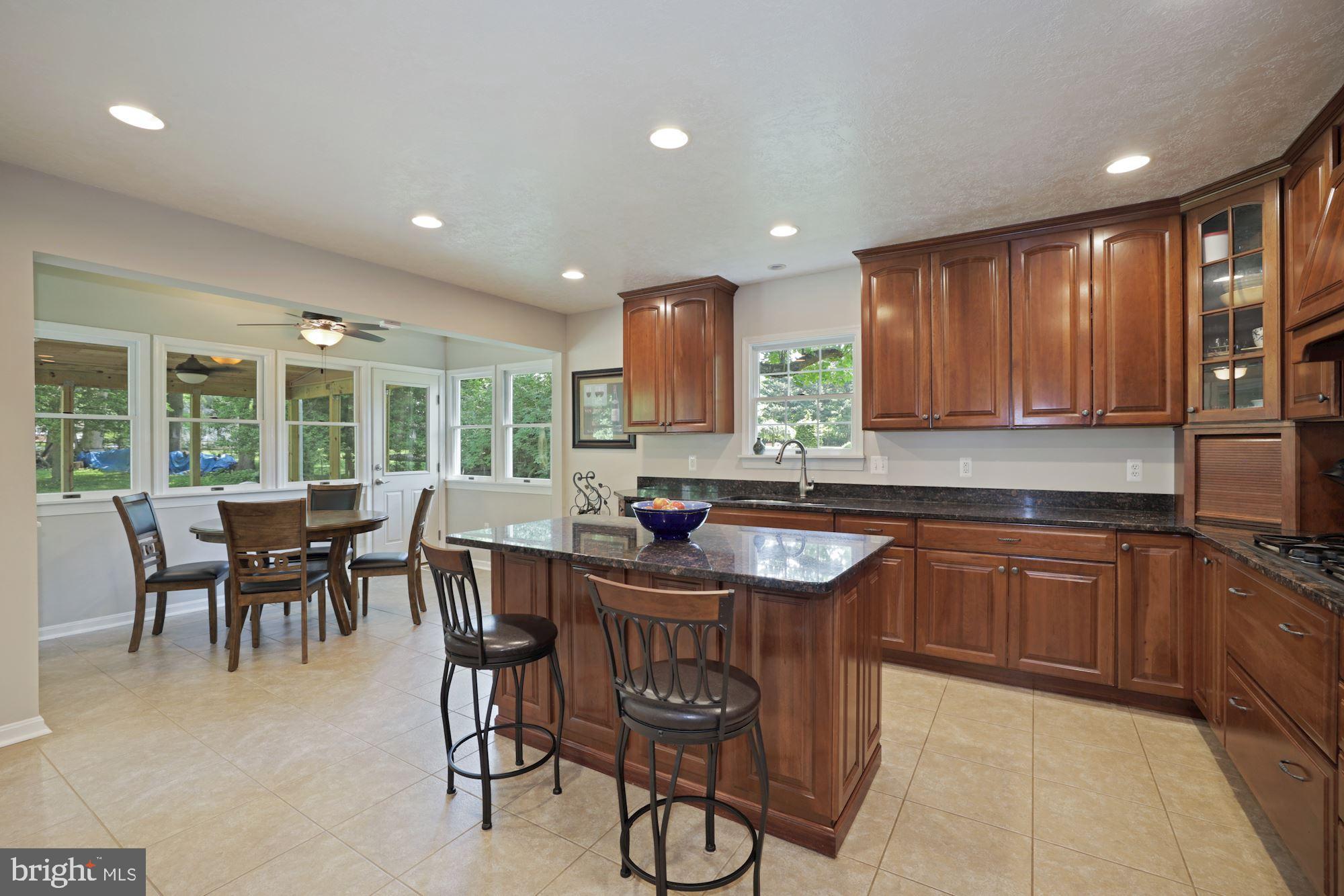 2649 Five Oaks Road Vienna, VA 22181 - Photo 14 of 46 Eat-In Kitchen