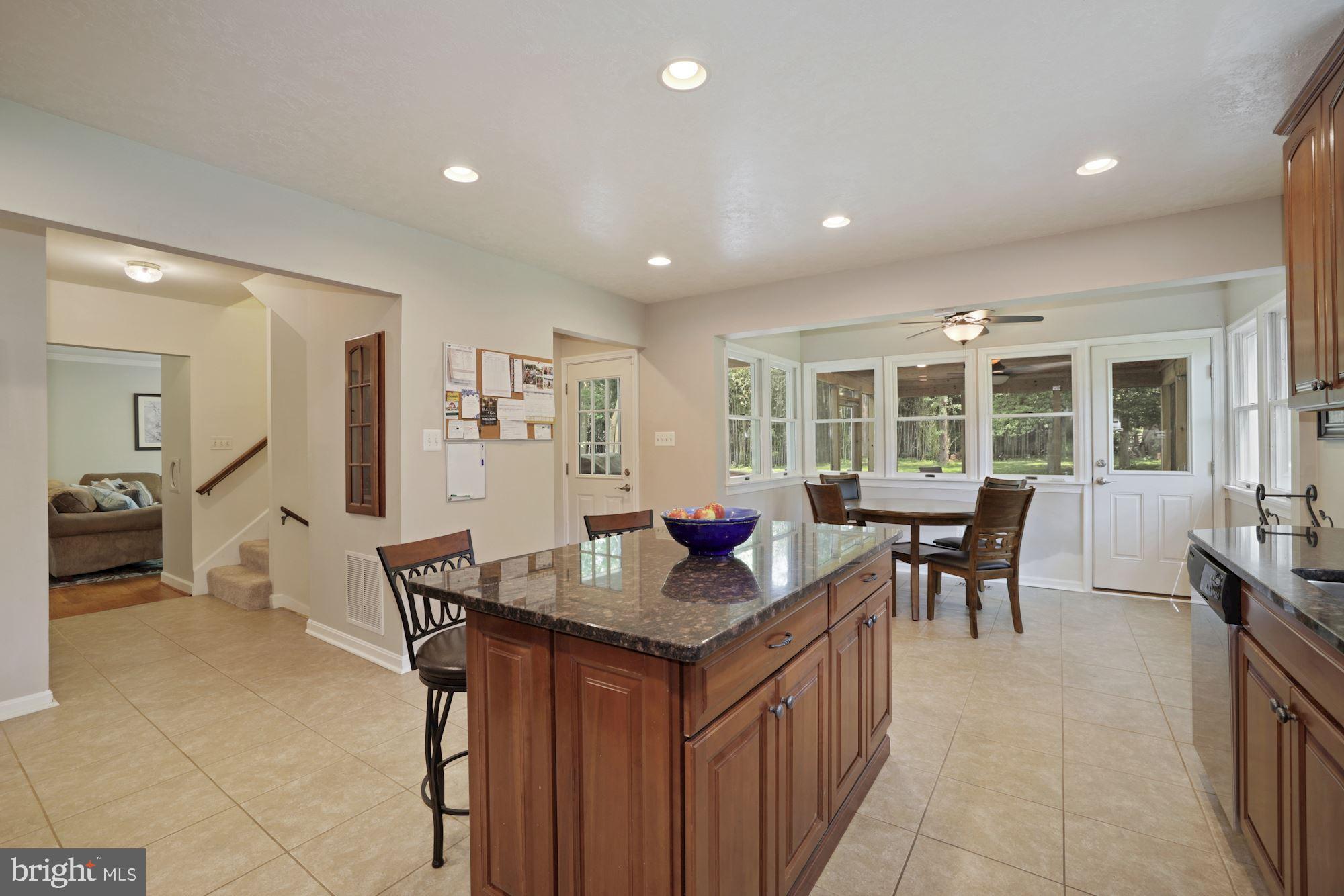 2649 Five Oaks Road Vienna, VA 22181 - Photo 15 of 46 Eat-In Kitchen