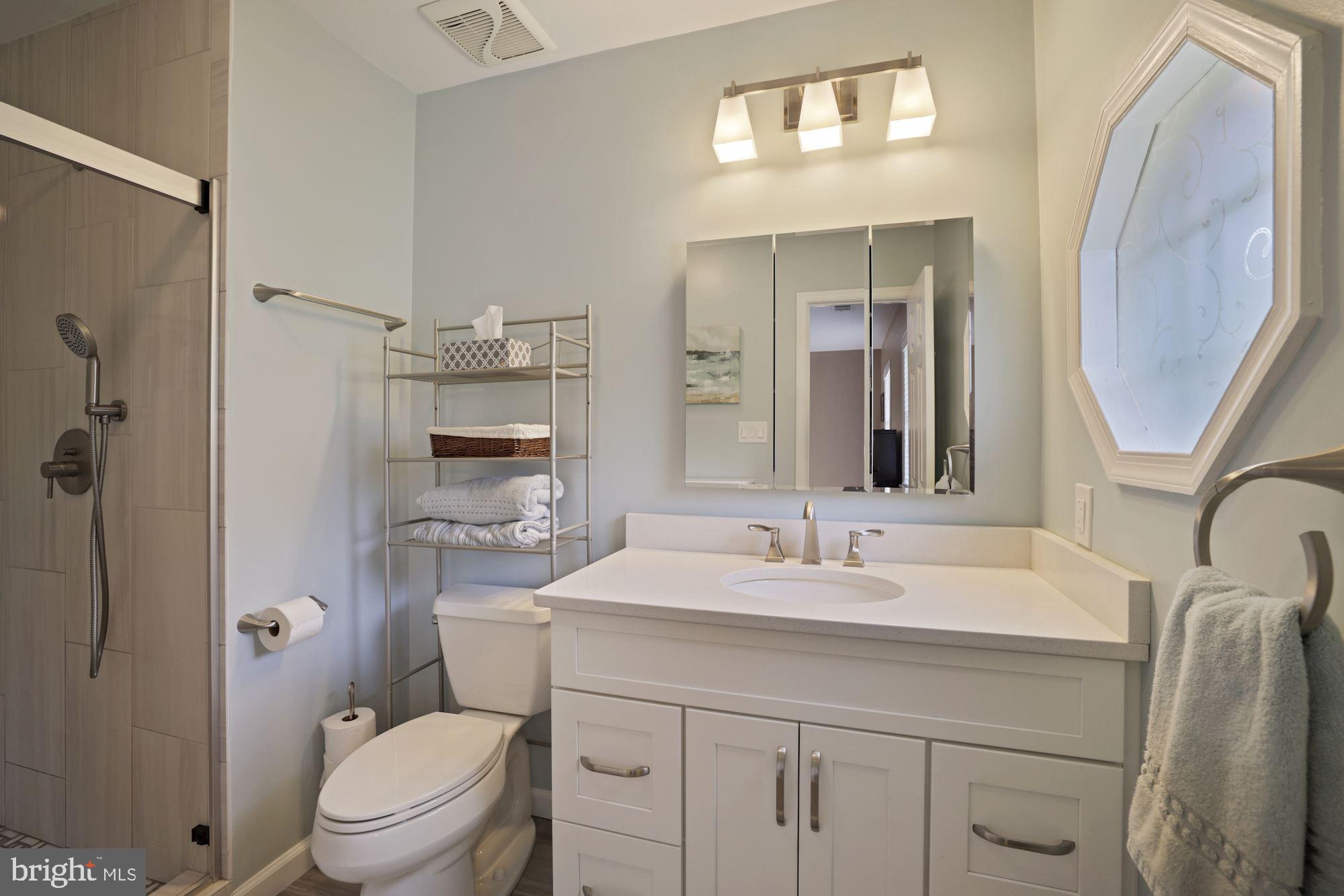 2649 Five Oaks Road Vienna, VA 22181 - Photo 28 of 46 Primary Bath