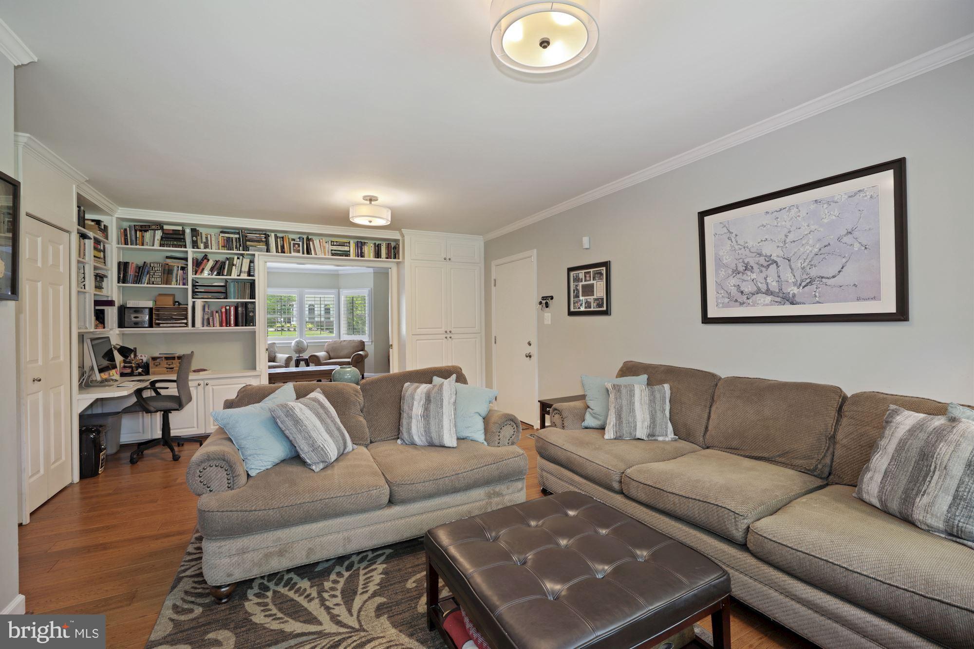 2649 Five Oaks Road Vienna, VA 22181 - Photo 10 of 46 Family Room