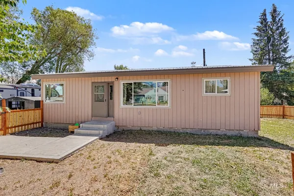 $315,000 | 114 Ponderosa Avenue West, Fairfield, ID 83327