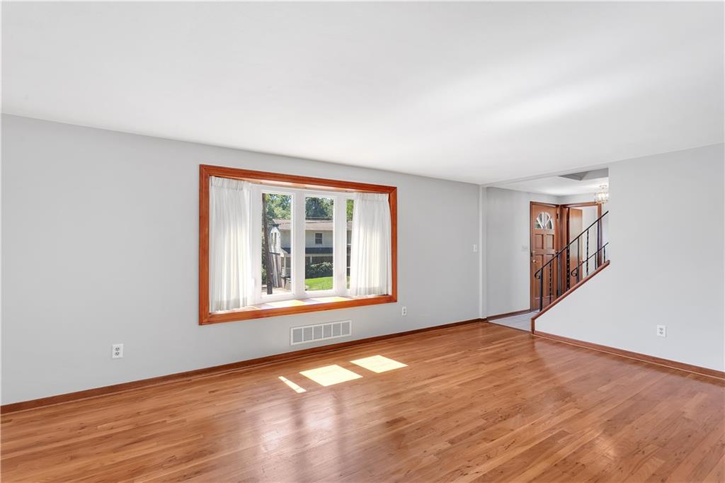 142 Kingsdale Road Churchill, PA 15221 - Photo 5 of 22 Gallery Image 5