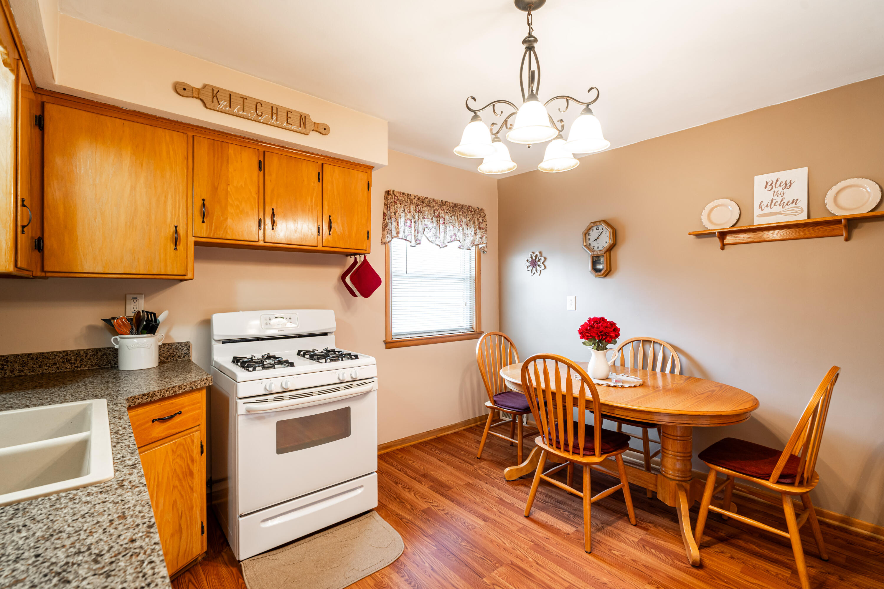 2777 South 68th Street Milwaukee, WI 53219 - Photo 5 of 16 Eat in Kitchen