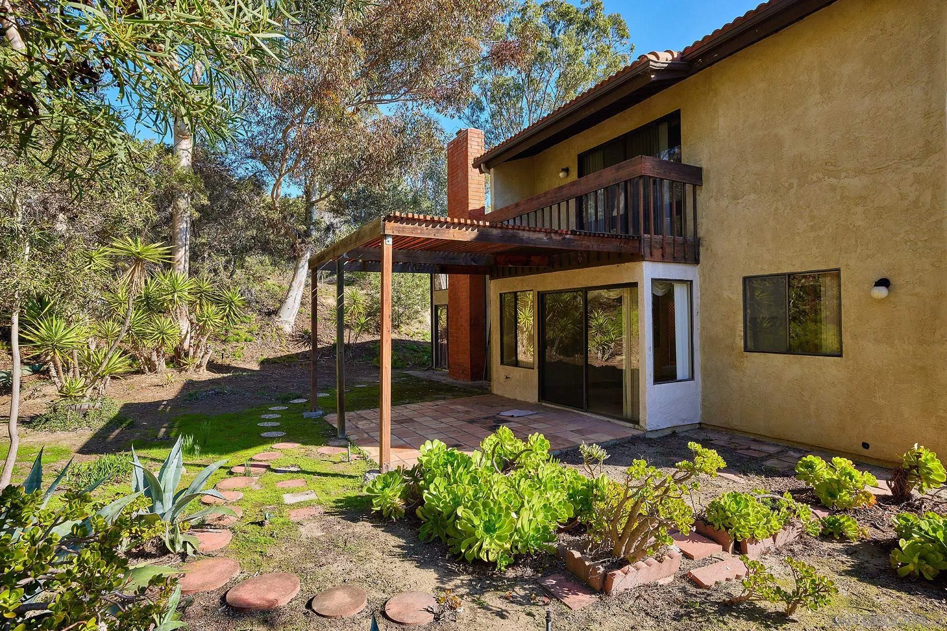 138 Townwood Way Encinitas, CA 92024 - Photo 18 of 48 a front view of a house with a yard