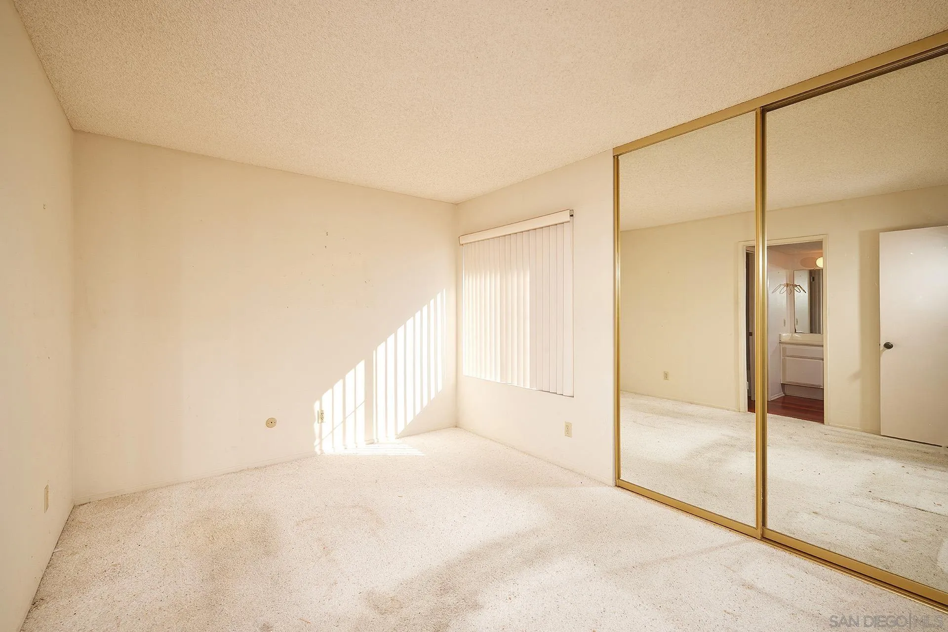 138 Townwood Way Encinitas, CA 92024 - Photo 9 of 48 a view of an empty room