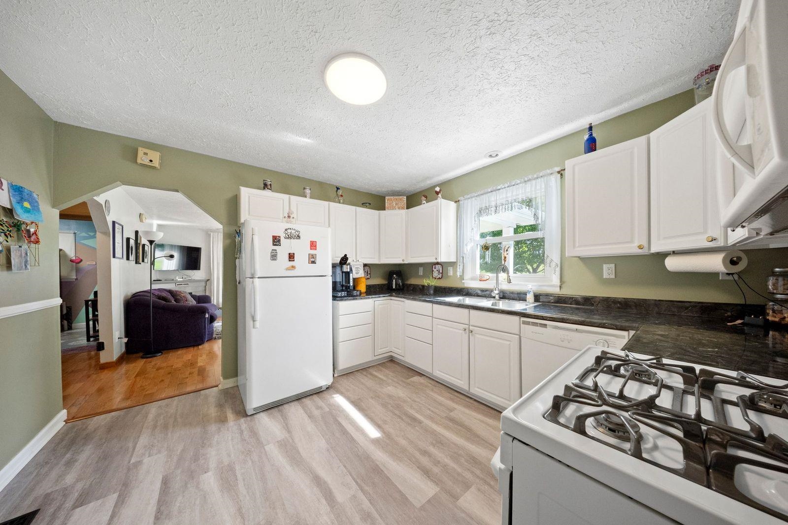 1100 Raceland Avenue Raceland, KY 41169 - Photo 7 of 41