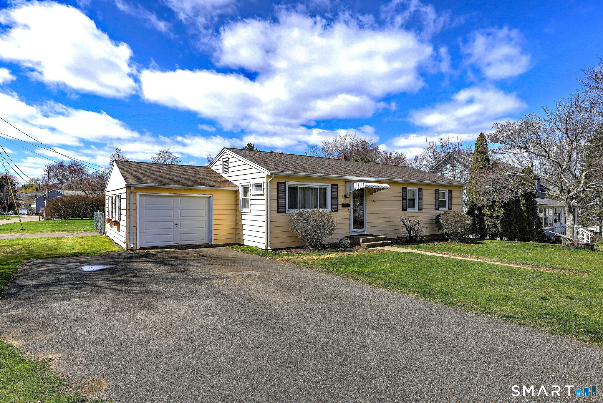 41 Boothbay Street Milford, CT 06460 - Photo 3 of 35