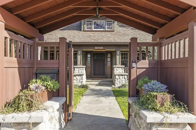 $1,375,000 | 5728 Mammoth Avenue, Valley Glen, CA 91401