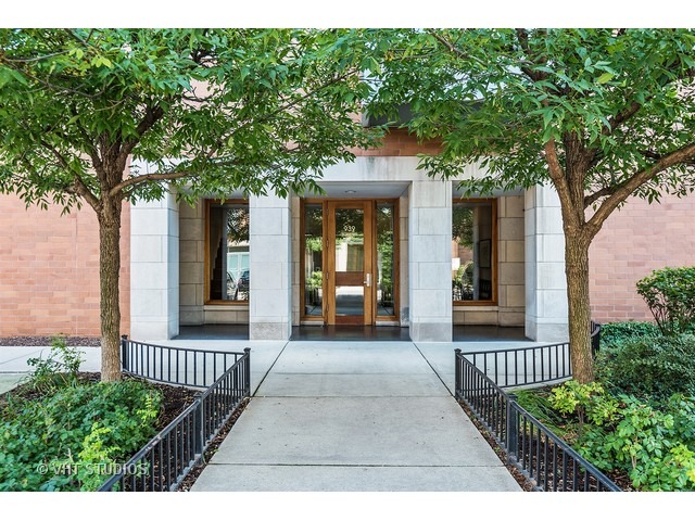 939 West Madison Street, Unit 604 Chicago, IL 60607 - Photo 2 of 10 a front view of a house with a porch