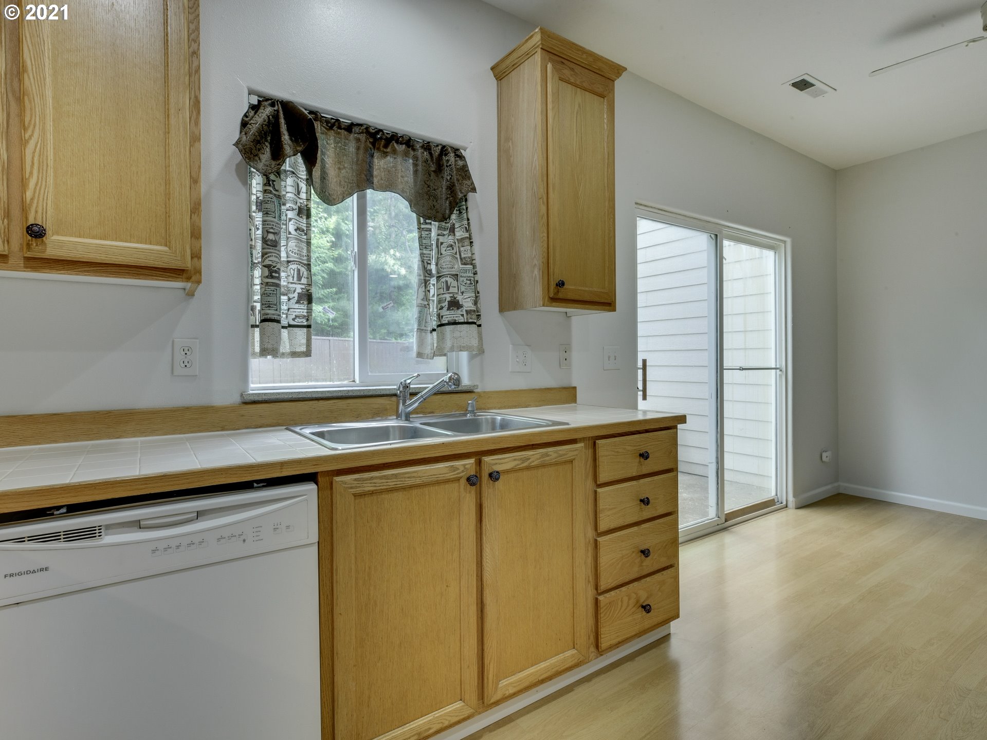 21130 Northeast Osburn Loop Fairview, OR 97024 - Photo 11 of 24